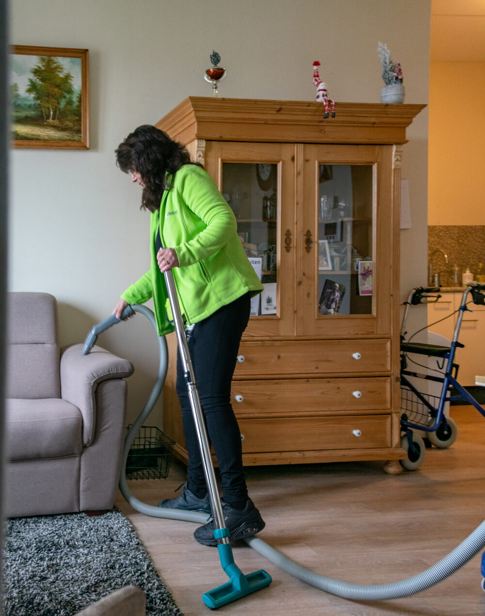 Huishoudelijk medewerker bij cliënten thuis